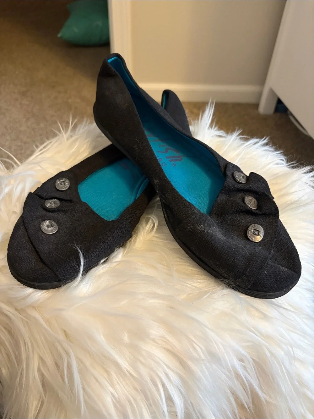 Women's Black Button-Accent Ballet Flats